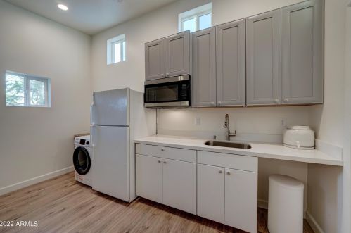 7814 11th Ave, Phoenix AZ  85021-7113 exterior