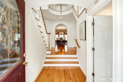 2 Winchester Dr, East Brunswick NJ  08816-3385 exterior