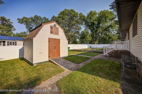 38 Laurel Ave, Jackson Twp NJ 08527-2738 exterior