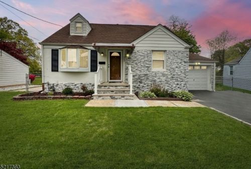 405 Brookside Dr, Roselle, NJ 07203-2904