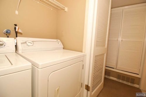 2904 Mark Twain Way, Mahwah NJ  07430-3429 exterior