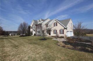 1539 Jakes Pl, Hellertown PA  18055-2641 exterior