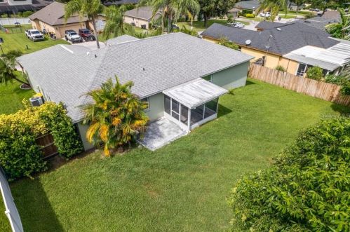 2261 Garden Chase Dr, Lakeland, FL 33812-5231