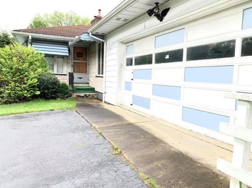104 Decker Dr, New Castle, PA 16105-1502