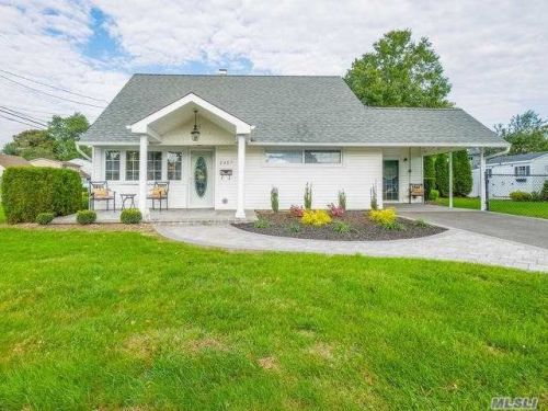 2457 Westley Rd, Westbury, NY 11590-6149