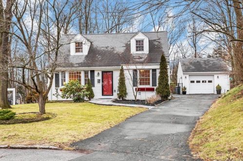 14 Yerks Ln, Crotonville, NY 10562-3801