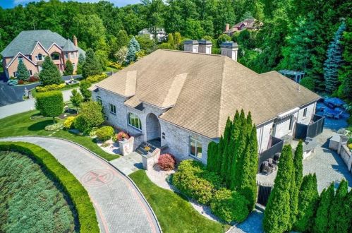 1 Morning Star Ct, Lincoln RI  02865-4586 exterior