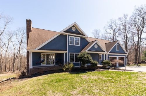 102 Stagecoach Rd, Woodbury, CT 06798-2727