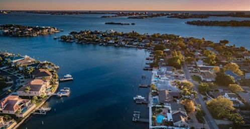 2172 Dolphin Blvd, Saint Petersburg, FL 33707-3814