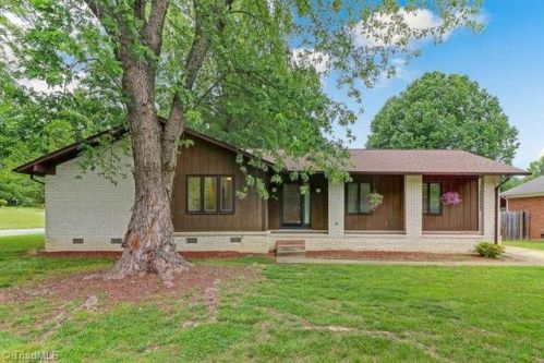 2504 Springbrook Dr, Greensboro, NC 27406-6241