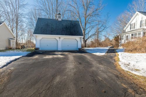 138 6th St, Dover, NH 03820-2625