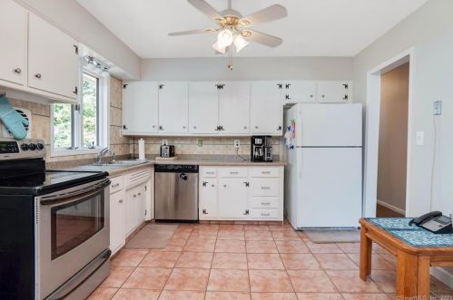 45 Sherman Rd, Glastonbury CT  06033-2911 exterior