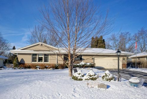 14460 Wilbur Dr, Waukesha, WI 53151-5254