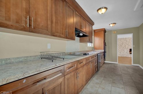 5842 Woodruff Ave, Lakewood CA  90713-1528 exterior