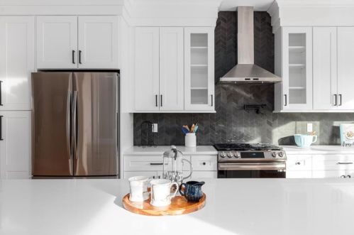 885 Sachem Rd, North Kingstown RI  02852-2147 exterior