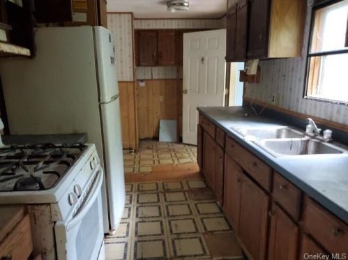 348 Van Wagner Rd, Poughkeepsie, NY 12603-1044