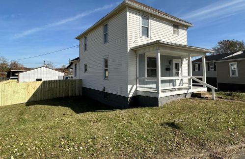 708 Pleasant St, New Lexington, OH 43764-1216