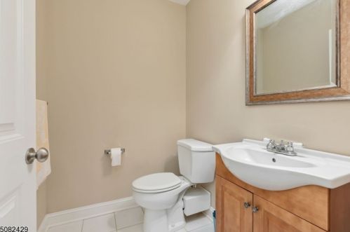 16 Hidden Meadow Dr, Scotch Plains NJ  07076-1158 exterior