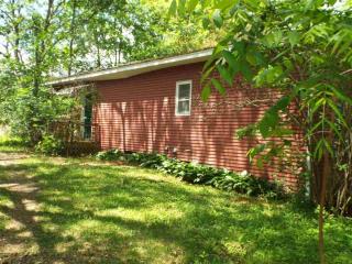 18 Country Ln, Reidsville, NY 12186-4803
