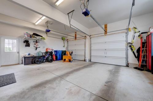 14 Farm Ridge Rd, Unionville CT  06013-2018 exterior