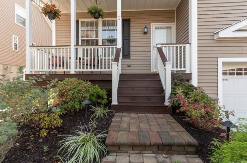2 Thornton Hl, Crotonville, NY 10562-2571