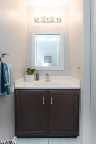 2 Stone Edge Rd, Bedminster NJ  07921-1657 exterior