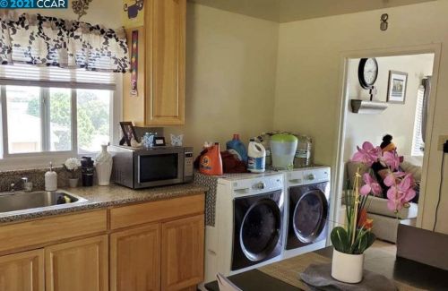 24458 Leona Dr, Hayward CA  94542-1044 exterior