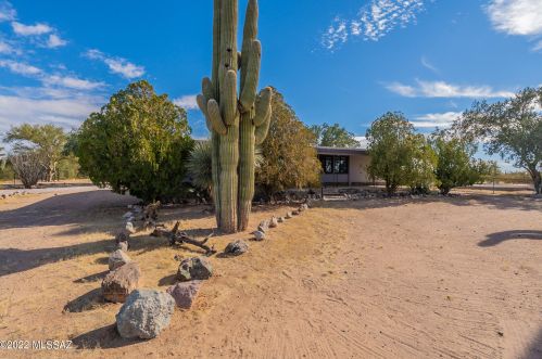 5820 Chaparral Rd, Tucson, AZ 85743-9547