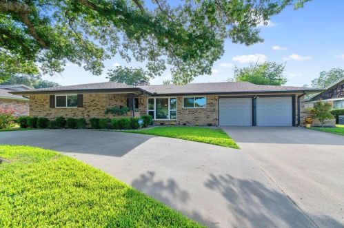 5650 Woodway Dr, Fort Worth, TX 76133-2932