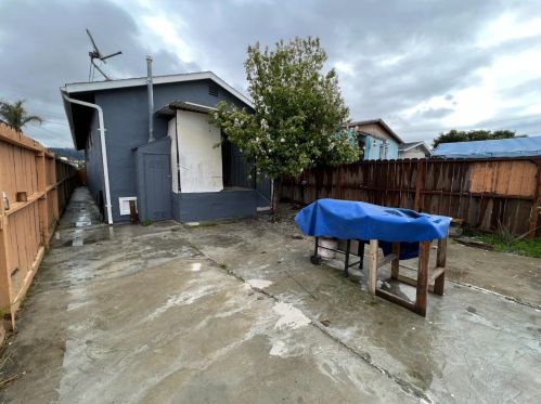 6241 Bromley Ave, Oakland CA  94621-3847 exterior