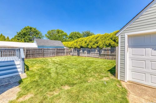 2381 Yorktown St, Rockville Centre NY  11572-1717 exterior