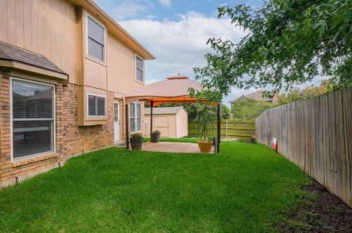 1401 Sedalia Ct, Lewisville TX  75028-2136 exterior