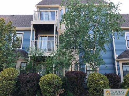 289 Cozzens Ct, East Brunswick, NJ 08816-1855
