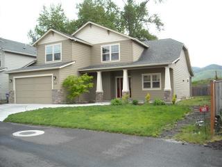 226 Willow Springs Dr, Talent OR  97540-9681 exterior