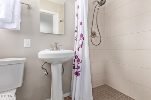 6507 Paradise Dr, Scottsdale AZ 85254-5175 exterior