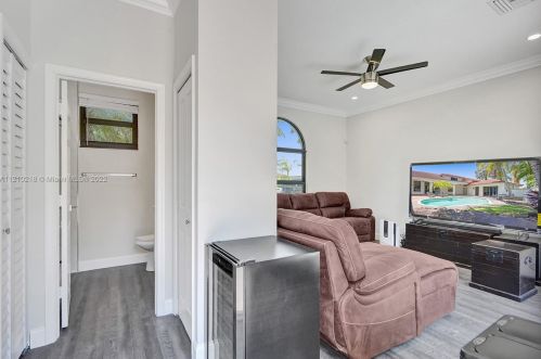 3821 185th Ave, Hollywood FL  33029-2712 exterior