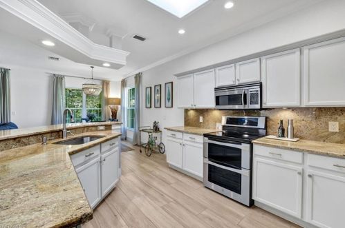 302 Stanhope Cir, Naples FL  34104-0812 exterior