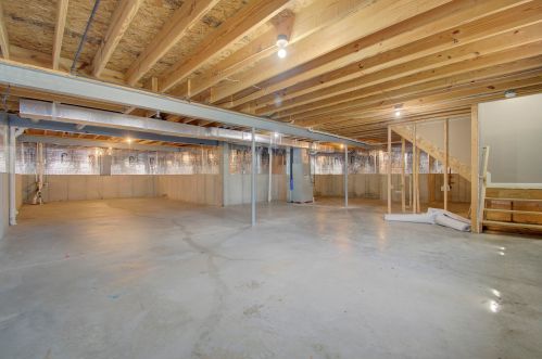 1733 Greatwood Dr, Florence KY  41042-8121 exterior