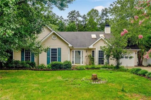 3902 Red Hill Ct, Greensboro, NC 27407-7893