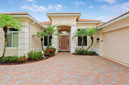 8048 Links Way, Fort Pierce, FL 34986-3035