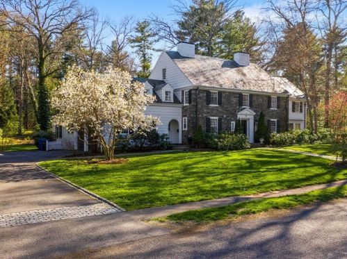 15 Kenilworth Rd, Wellesley, MA 02482-7414