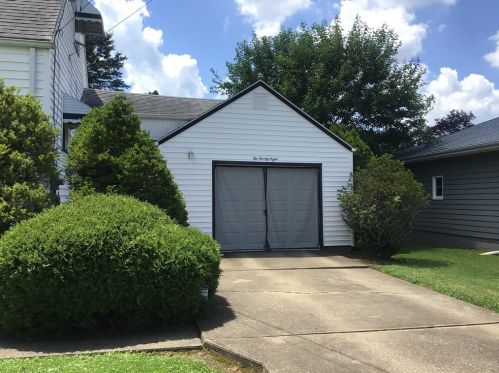 228 Patt Dr, Hermitage, PA 16121-1513