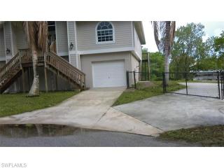 1550 Avion Pl, Naples, FL 34104-3440