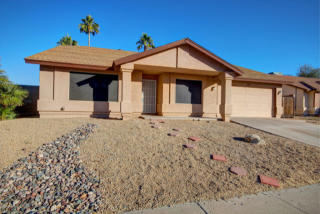 5942 Garden Dr, Glendale, AZ 85304-3701