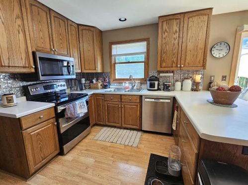 4077 Westview Ln, Oshkosh, WI 54904-6901