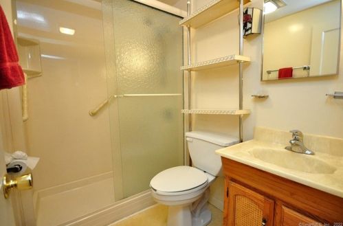 6 Spring Glen Dr, Granby CT 06035-2624 exterior