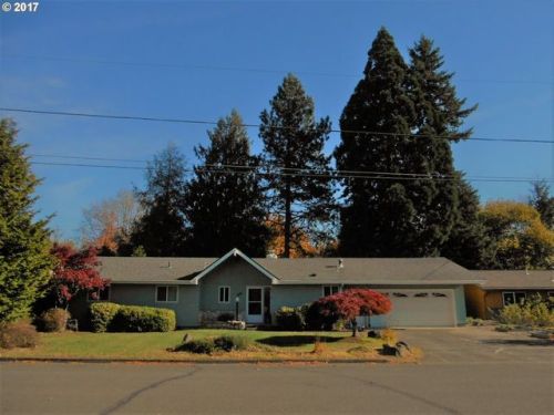 390 Smith Dr, Woodburn, OR 97071-4522