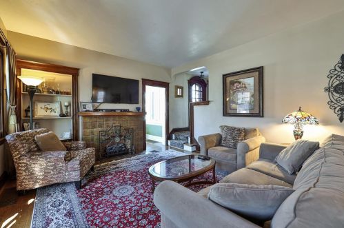 42 Arcadia Pl, Cincinnati, OH 45208-2802