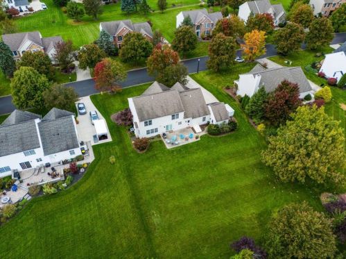 5924 Elderberry Dr, Orefield PA  18069-8811 exterior