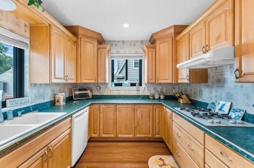 210 Englewood Ave, New Castle PA 16105-2169 exterior